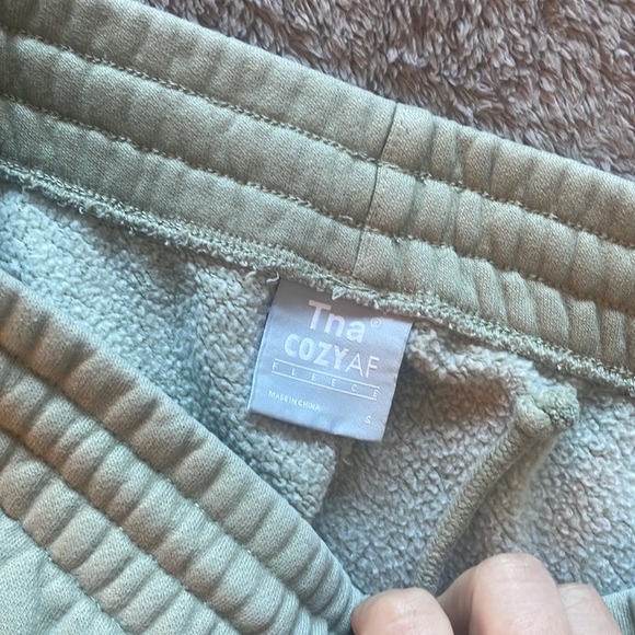 TNA Cozy AF Fleece shorts - Picture 4 of 4